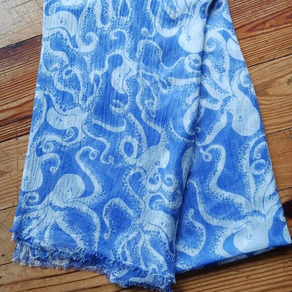 Lilly Pulitzer Accessories - Lilly Pulitzer Castaway scarf- "Bubbly" modal/cashmere blue and white-- so soft!